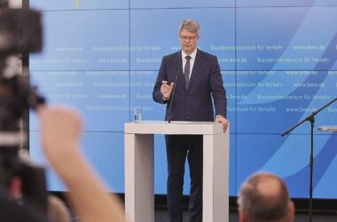 Verkehrsminister sieht "Deutschlandticket" bis 2030 gesichert