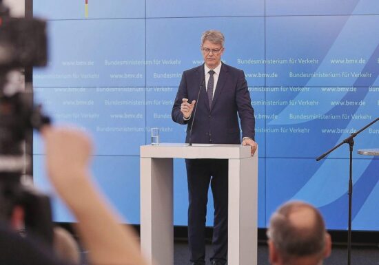 Verkehrsminister sieht "Deutschlandticket" bis 2030 gesichert