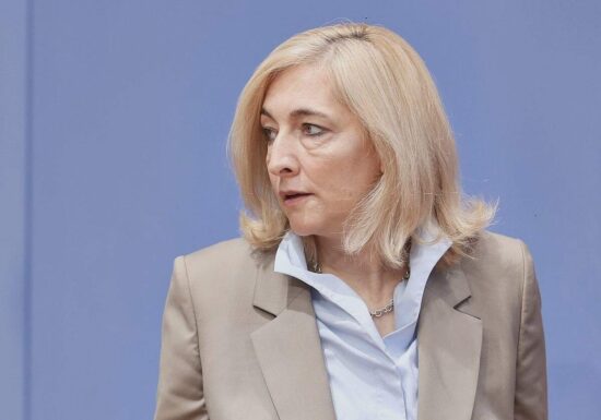 Gesundheitsministerin gegen Pflegevollversicherung