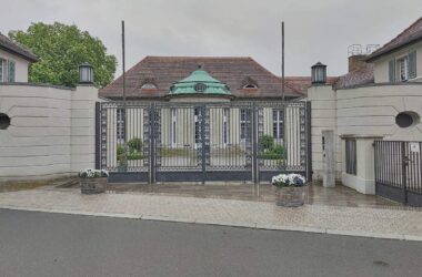 Polizeieinsatz wegen umstrittenem Influencer an Potsdamer Villa