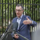 Özdemir zeigt sich offen für Verschiebung von Verbrenner-Aus