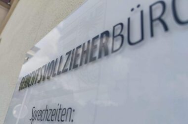 Gerichtsvollzieher in Berlin werden mit Schutzwesten ausgestattet