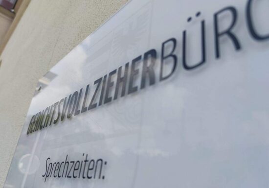 Gerichtsvollzieher in Berlin werden mit Schutzwesten ausgestattet
