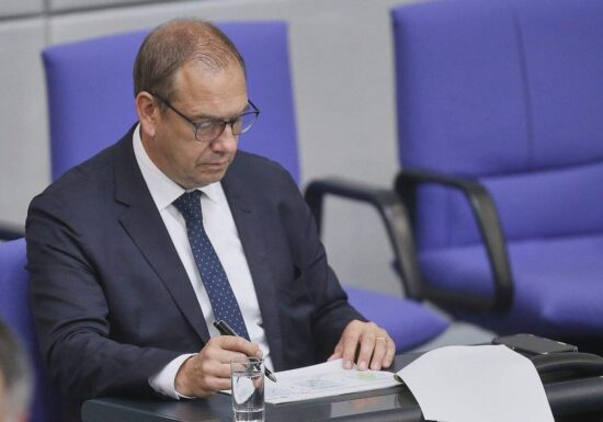 Otte wirft Russland "kriegsähnliche Handlungen" gegen Nato vor