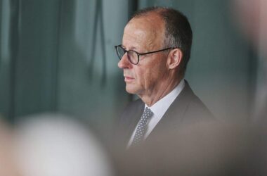 Forsa: AfD büßt leicht ein - Zufriedenheit mit Merz sinkt weiter