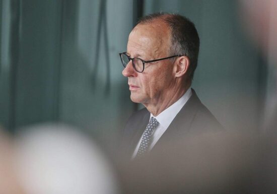 Forsa: AfD büßt leicht ein - Zufriedenheit mit Merz sinkt weiter
