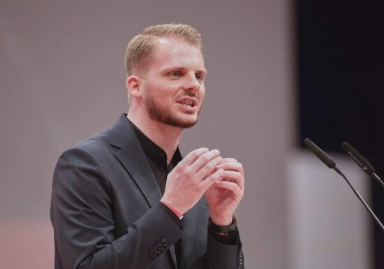 Klüssendorf kontert Grünen-Kritik am Haushalt