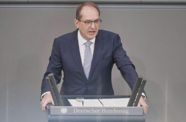 Dobrindt sieht Deutschland als Ziel einer "hybriden Bedrohung"