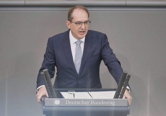 Dobrindt sieht Deutschland als Ziel einer "hybriden Bedrohung"