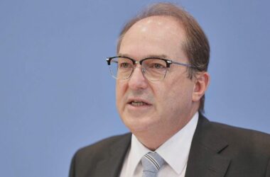 Innenminister ehrt Bundespolizisten für Rettungsaktion in Kabul