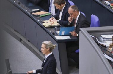 AfD und Union im Politbarometer erstmals gleichauf