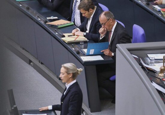 AfD und Union im Politbarometer erstmals gleichauf