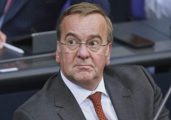 Verteidigungsminister warnt vor Krieg im Weltraum