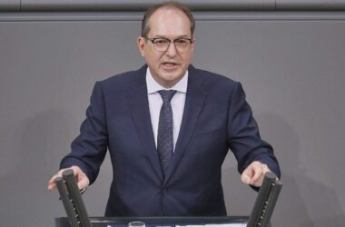 Dobrindt: "Polizeiliche und militärische Drohnenabwehr verzahnen"