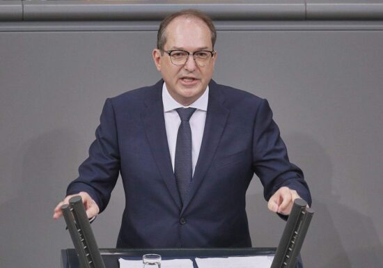 Dobrindt: "Polizeiliche und militärische Drohnenabwehr verzahnen"