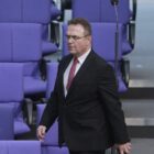 Ex-Innenminister Friedrich rechnet mit Merkels Asylpolitik ab