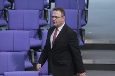 Ex-Innenminister Friedrich rechnet mit Merkels Asylpolitik ab