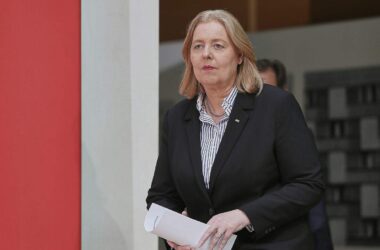Bas informiert sich vor Ort über Missbrauch der Sozialleistung