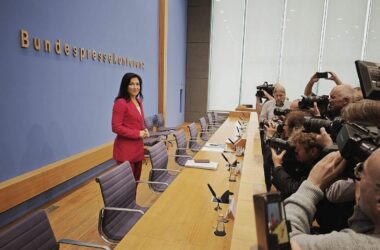 Regierung erwartet leichte Konjunkturerholung durch Binnennachfrage