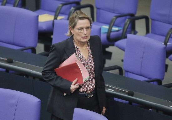 Justizministerin befürwortet Entkriminalisierung von Abtreibungen