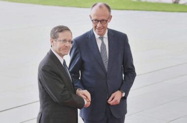 Merz telefoniert mit Israels Präsident über Waffenruhe in Gaza