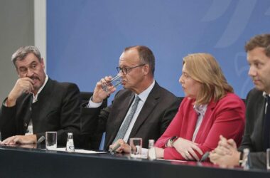 Insa: Regierungsparteien auf Rekordtief