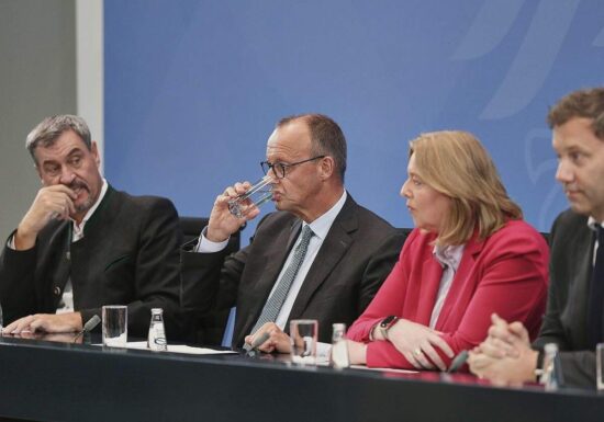 Insa: Regierungsparteien auf Rekordtief