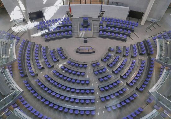 Steuerzahlerbund kritisiert höhere Zulagen für Bundestagsfraktionen