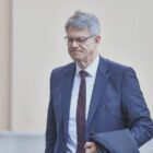 Schnieder geht wieder in die Öffentlichkeit