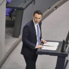 Junge Gruppe fühlt sich durch Merz in Rentenkritik bestärkt