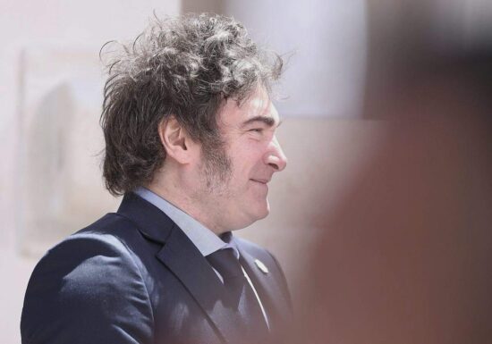 Milei feiert Erdrutschsieg bei Parlamentswahlen in Argentinien