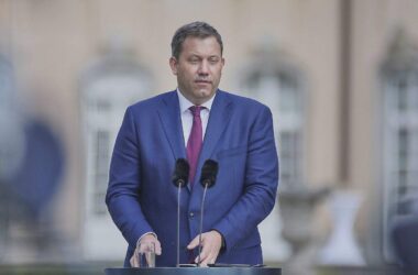 Finanzminister kündigt "Marathon der Reformen" an
