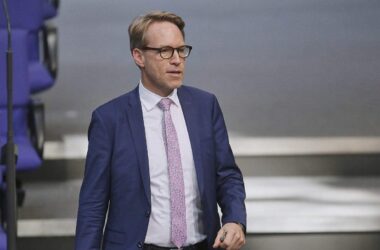 Kontrolleur Henrichmann fordert mehr Befugnisse für Geheimdienste