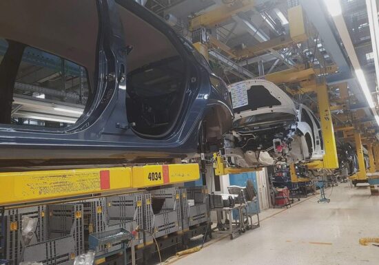 Autozulieferer ZF plant Kurzarbeit wegen Chipkrise