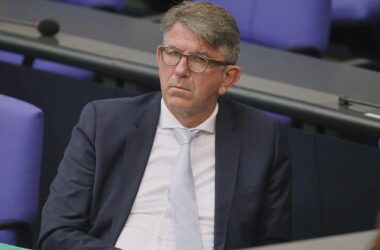 Staatsminister Weimer unter Druck - Schützenhilfe von Nouripour
