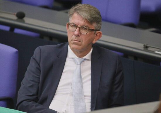 Staatsminister Weimer unter Druck - Schützenhilfe von Nouripour