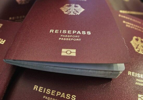 Unionspolitiker stellen die doppelte Staatsbürgerschaft infrage