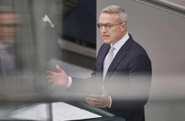 Wildberger kündigt "Entlastungskabinett" für den 5. November an