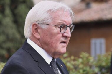 Steinmeier fordert aktiven Einsatz gegen Extremismus in Schulen