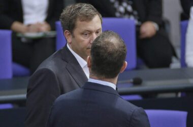 Spahn kritisiert Klingbeil für öffentliche Debatte über Steuerpläne