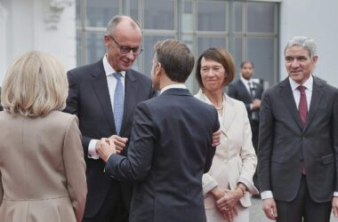 Merz stimmt Deutsche auf schwere Umbruchszeit ein