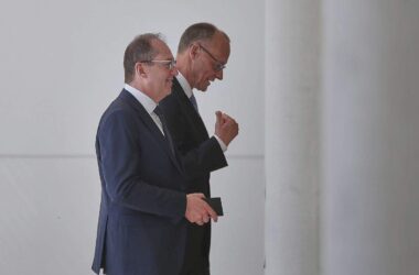 Dobrindt stellt sich in Stadtbild-Debatte hinter Merz