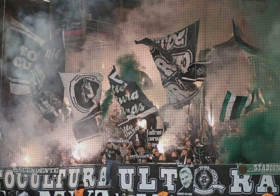 Fußball-Gewalt geht zurück - Pyrotechnik-Missbrauch steigt stark