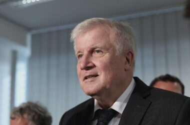 Ex-Parteichefs Seehofer und Huber wollen neuen Grünen-Kurs der CSU