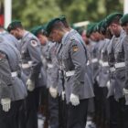 Neuer Wehrdienst: Breuer will alle jungen Männer mustern lassen