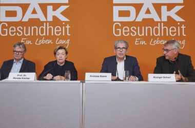 DAK sieht Pflegesystem "am Kipppunkt"