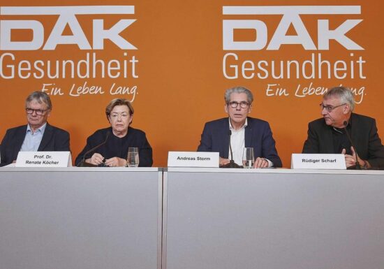 DAK sieht Pflegesystem "am Kipppunkt"