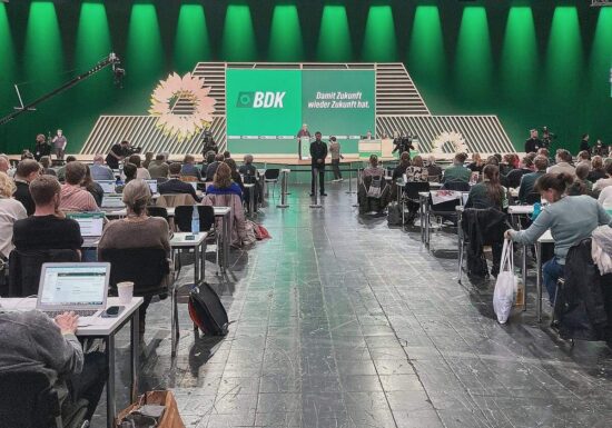 Grüne setzen Parteitag fort - Antragsberatung im Fokus