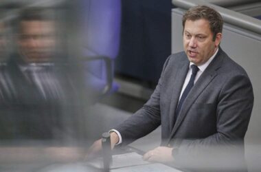 Haushaltswoche startet - Klingbeil warnt vor Selbstzufriedenheit