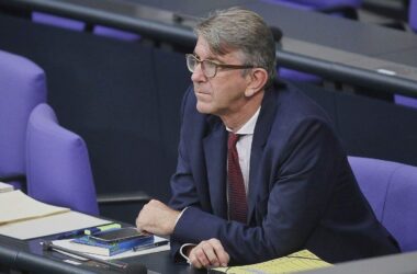 Weimer übergibt WMG-Firmenanteile an Treuhänder